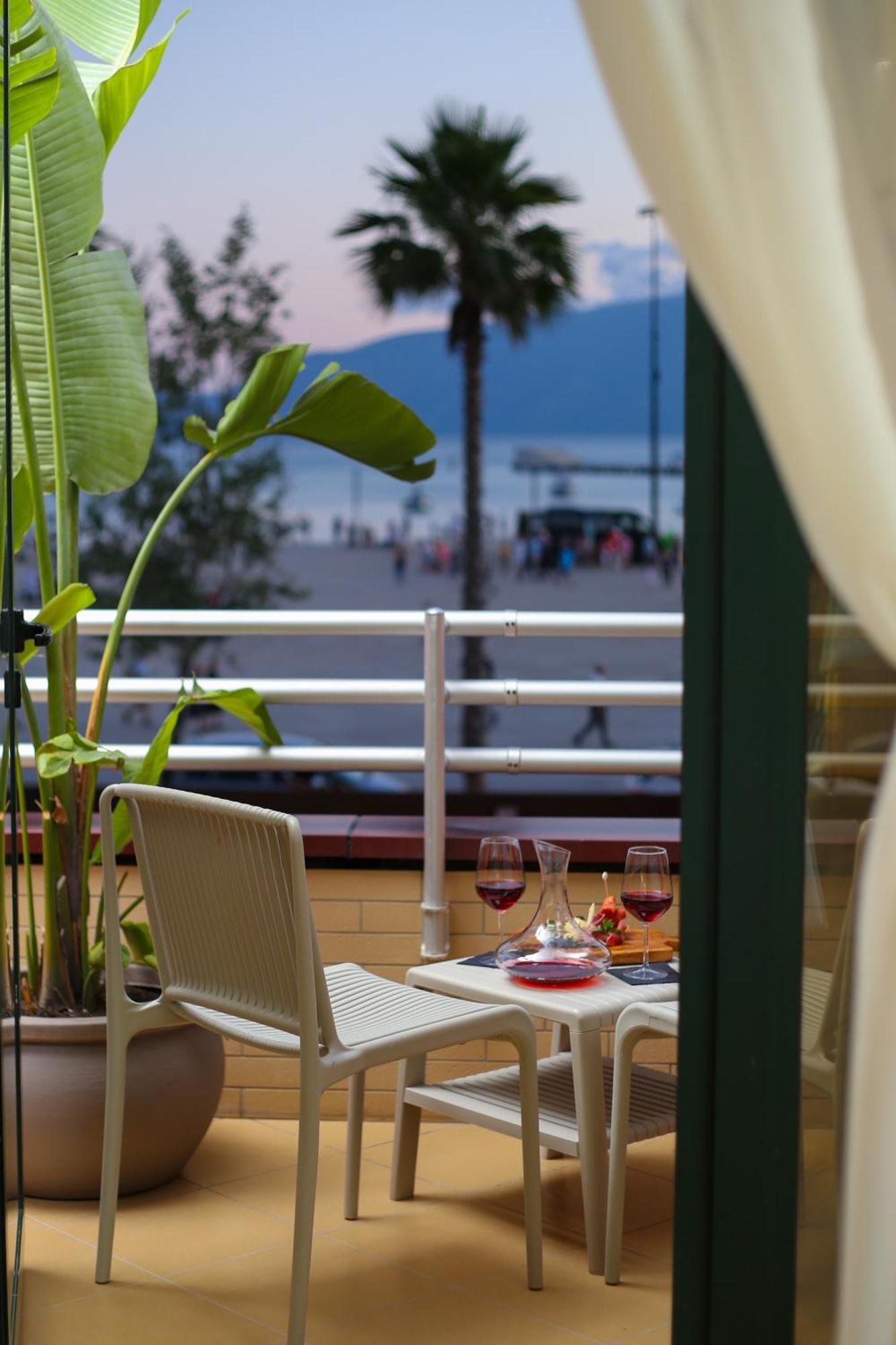 Hotel Brooklyn Vlorë 外观 照片