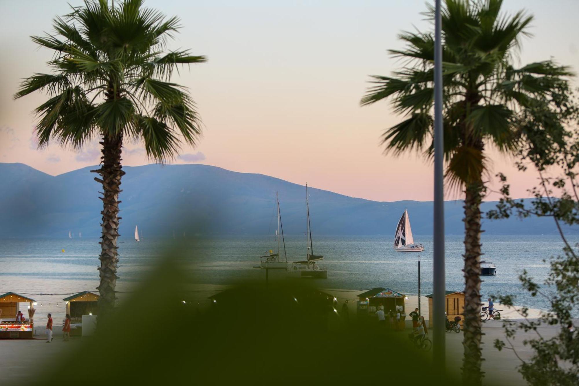 Hotel Brooklyn Vlorë 外观 照片